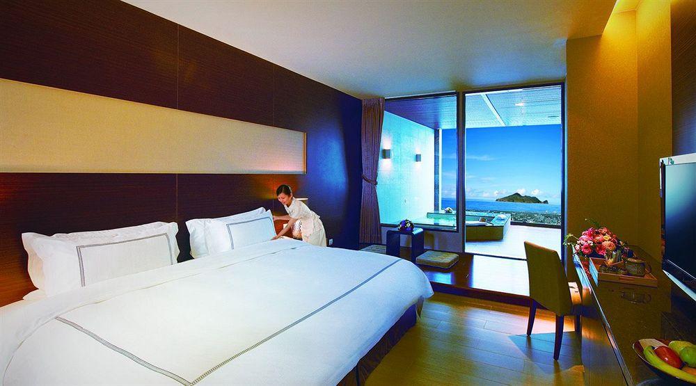 Evergreen Resort Hotel - Jiaosi Jiaoxi Buitenkant foto A room at the hotel