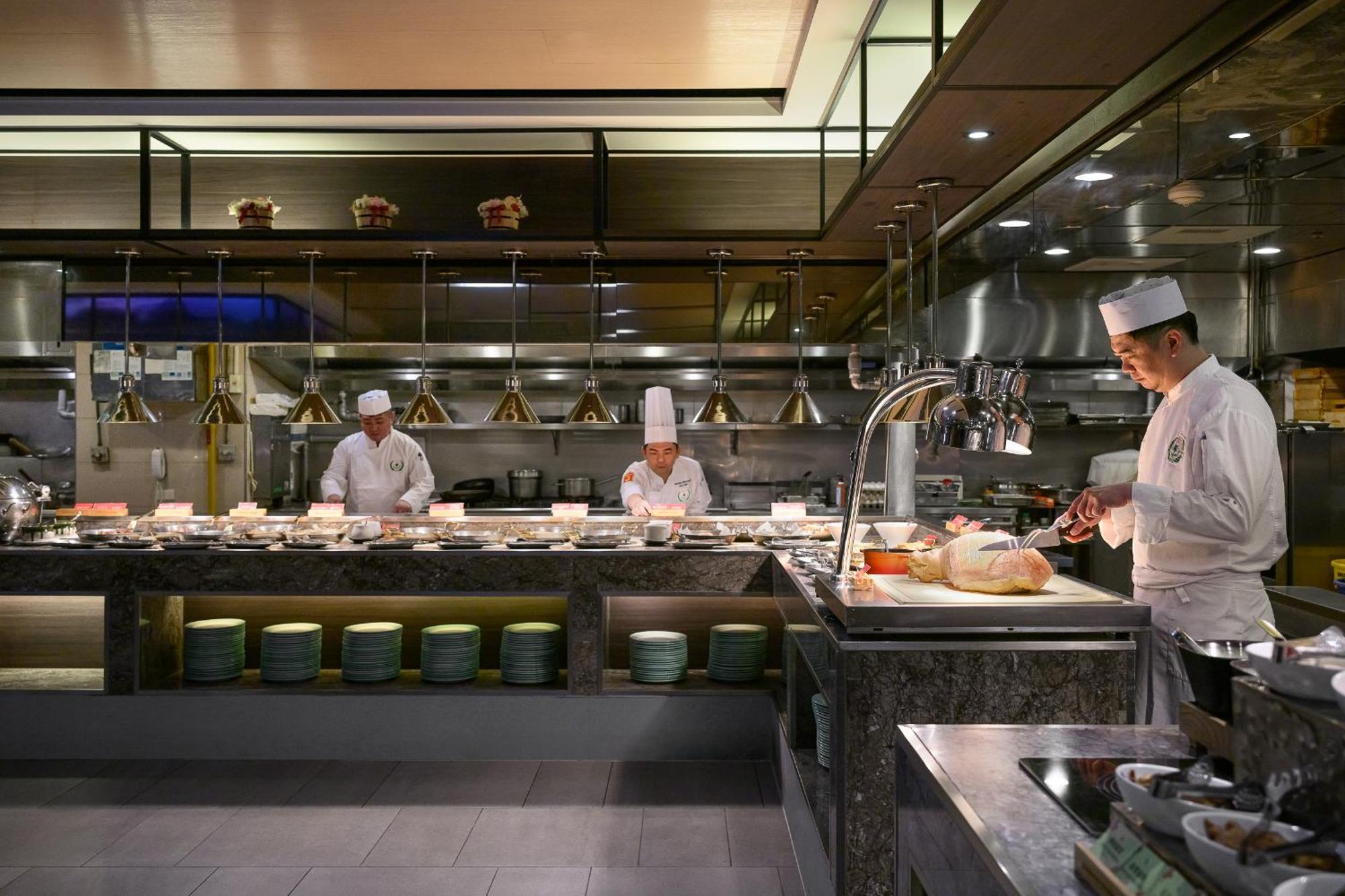 Evergreen Resort Hotel - Jiaosi Jiaoxi Buitenkant foto A commercial kitchen