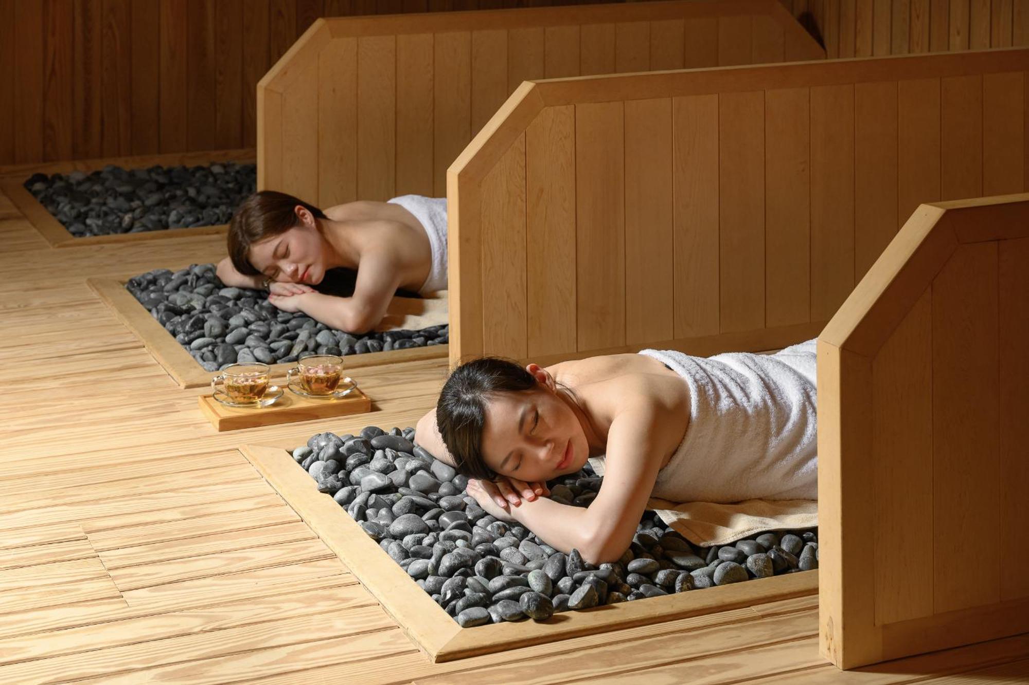 Evergreen Resort Hotel - Jiaosi Jiaoxi Buitenkant foto A traditional Korean spa
