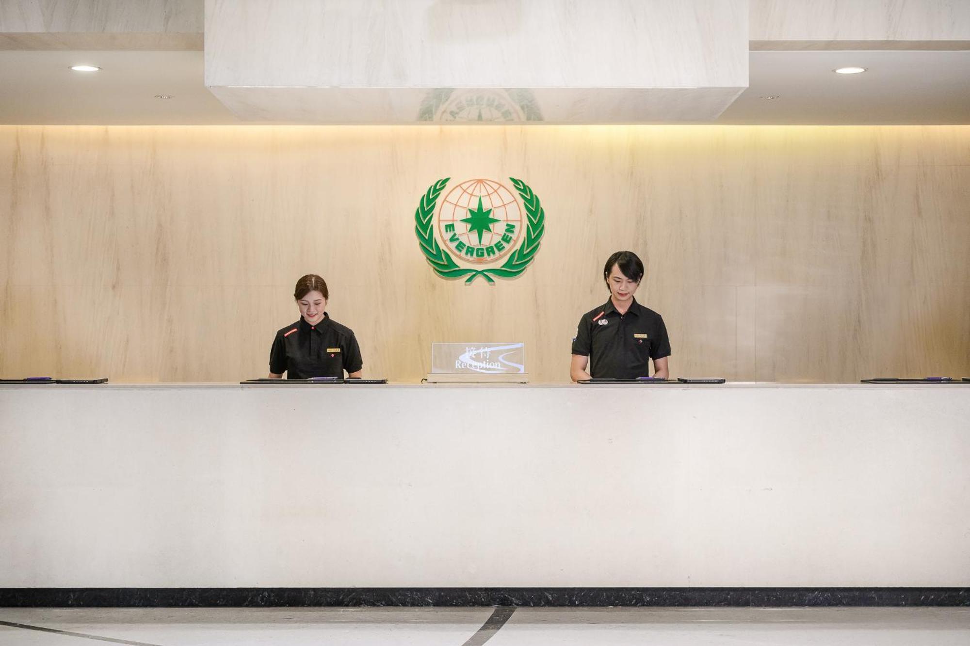 Evergreen Resort Hotel - Jiaosi Jiaoxi Buitenkant foto Reception desk at the headquarters of the China Meteorological Administration