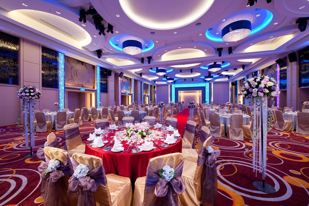 Evergreen Resort Hotel - Jiaosi Jiaoxi Buitenkant foto A wedding reception at the Grand Ballroom