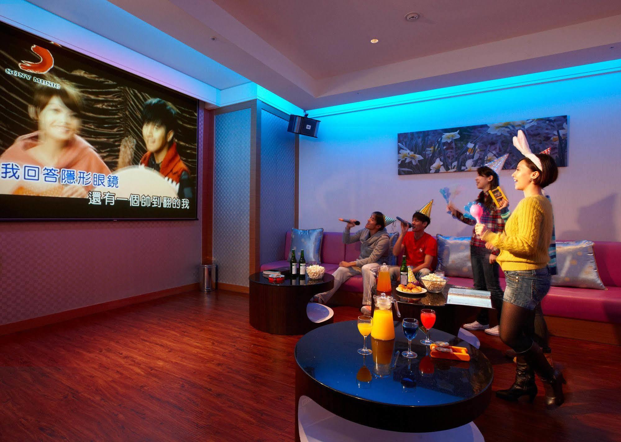 Evergreen Resort Hotel - Jiaosi Jiaoxi Buitenkant foto Karaoke in Seoul, South Korea